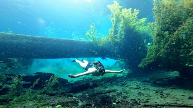  在 Laguna Azul 浮潜 