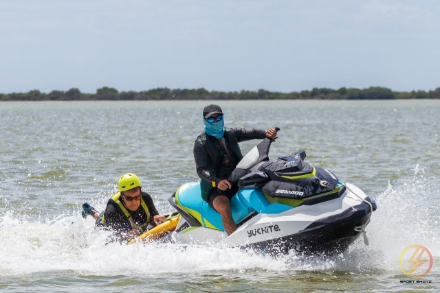  Hochgeschwindigkeitsmotorräder auf dem Wasser 