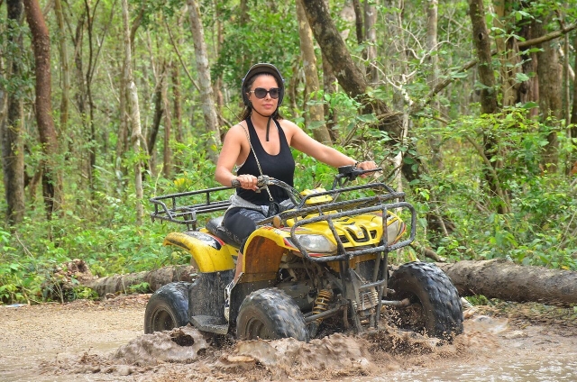  VTT à travers l'eau 