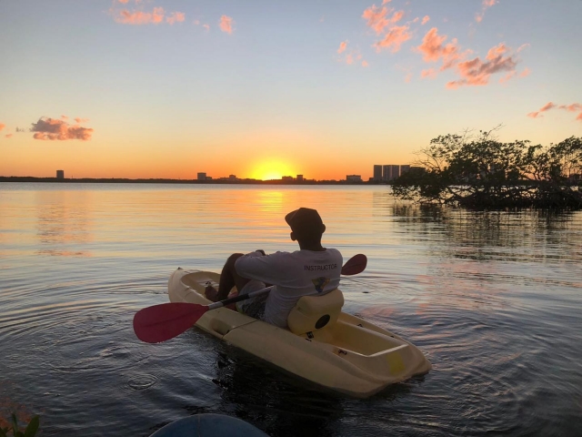  Kayak tour at sunrise