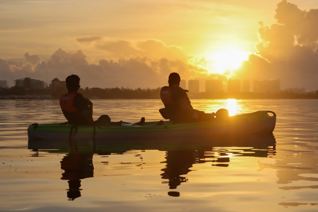  Paddling at sunset 