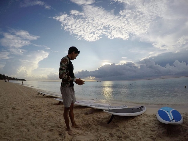 Spiaggia e paddle board