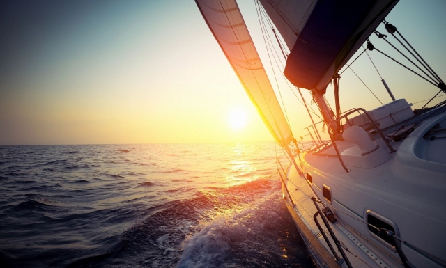  Yacht al tramonto 