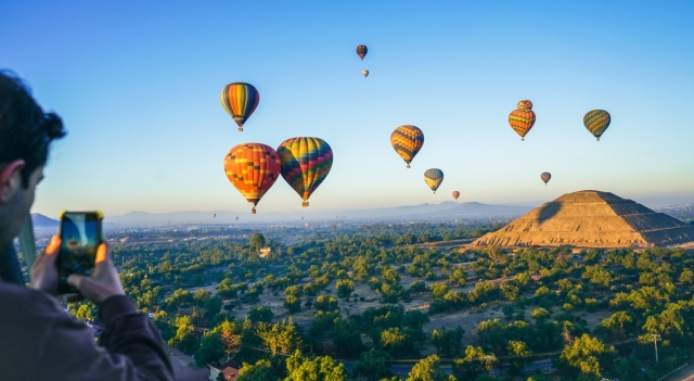  Hot air balloon rides next to pyramids 