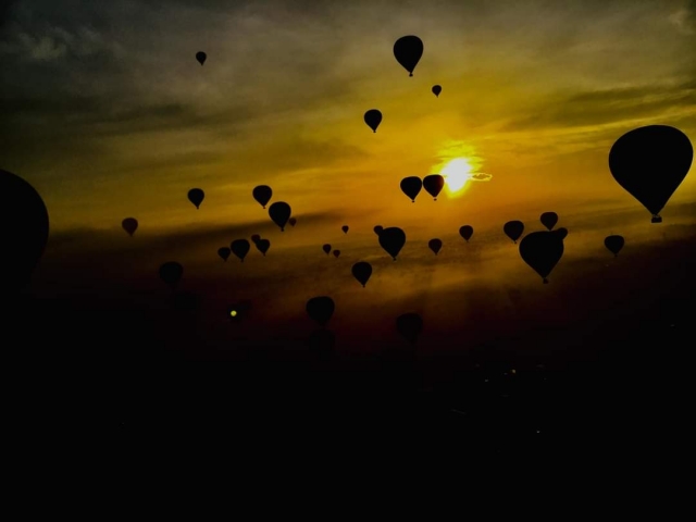  Sunrise in a hot air balloon 