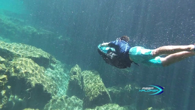  Explorando o mar com scooter aquática 
