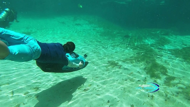  nadar com scooter aquática 