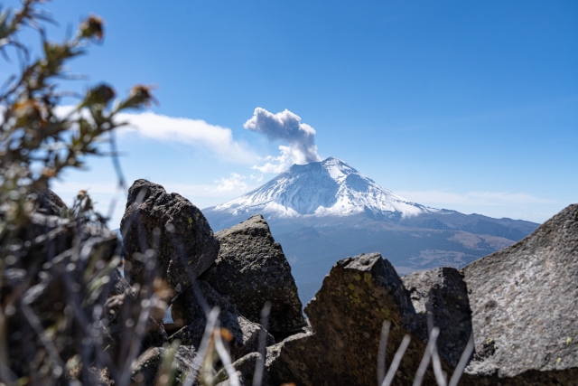  Volcano fumarole 