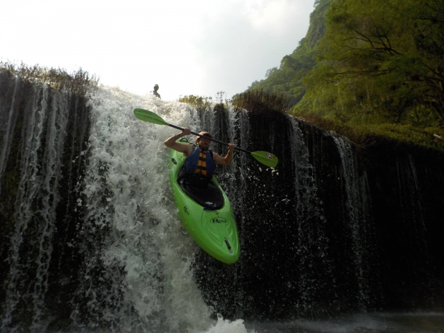  Kayak giù per la cascata 