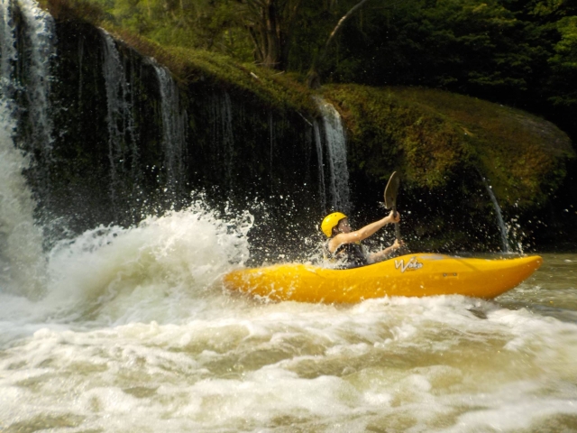  Kayak in acque bianche 