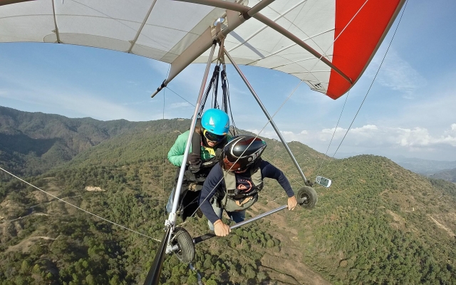  Hang gliding in Valle de Bravo 