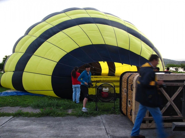 Preparativos para el vuelo en globo