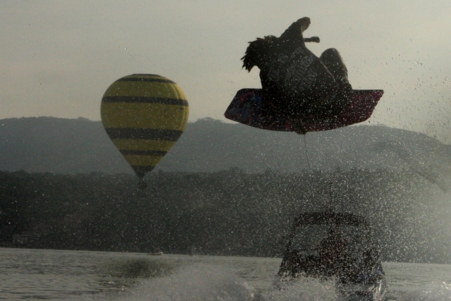 Vuelo en globo sobre el lago Teques