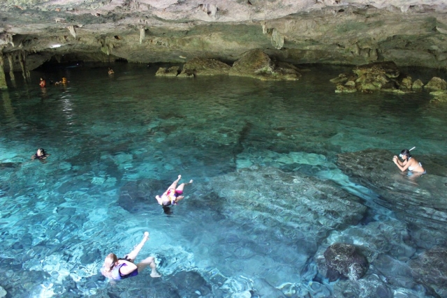  em Cenote Dos Eyes