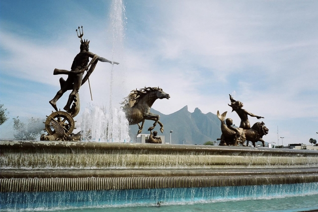 Fuente de neptuno en la macro plaza
