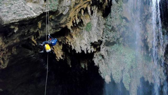  Discesa dalla cascata 