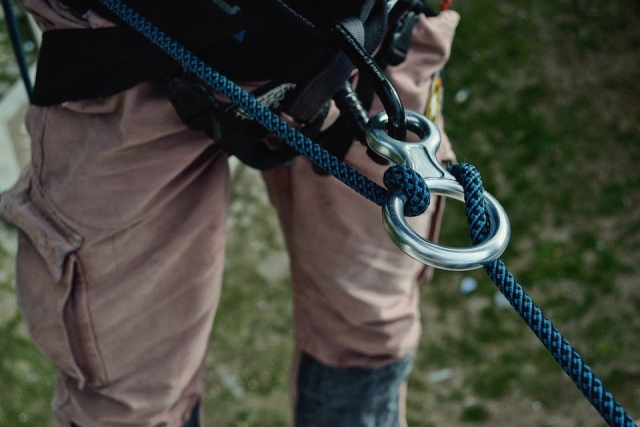  Learn rappelling 