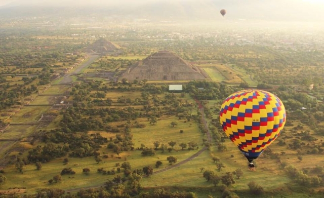  Mongolfiera in volo su Teotihuacan 