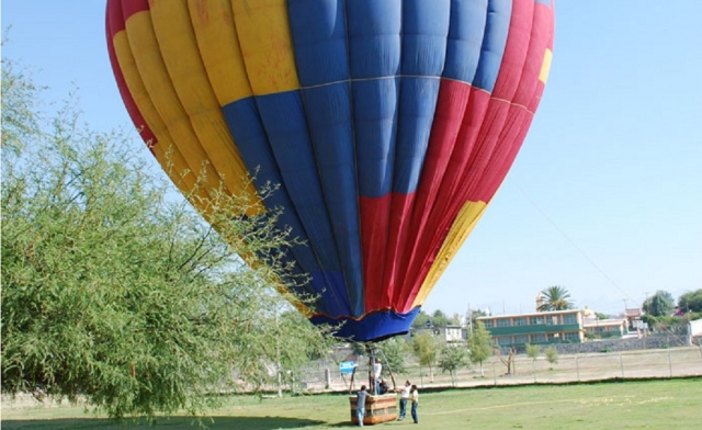  Avant de décoller avec le ballon dans le parc