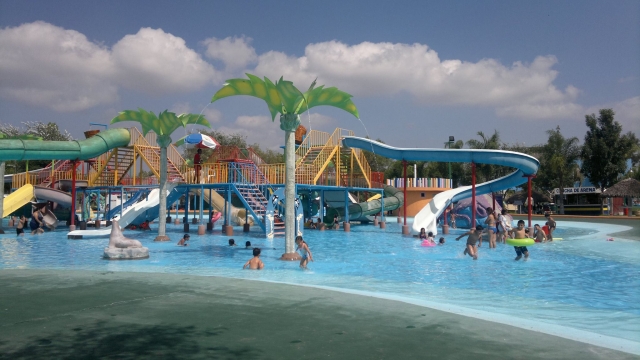 Profiter du parc aquatique après le vol 