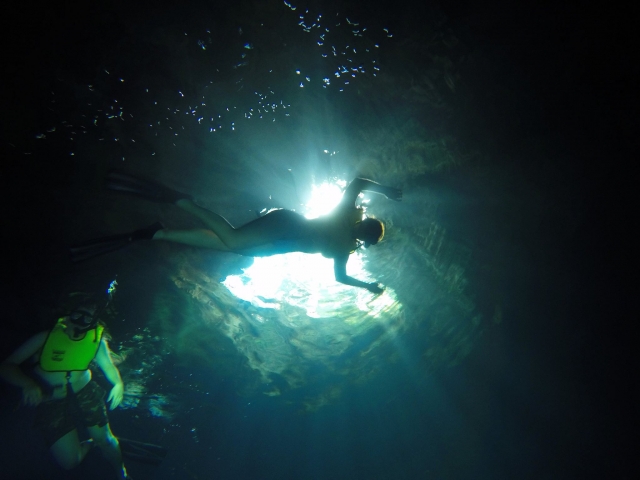 Sumergidos en el cenote