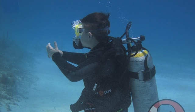 Practicando buceo