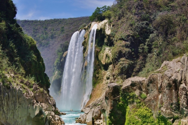 Blick auf den großen Wasserfall 