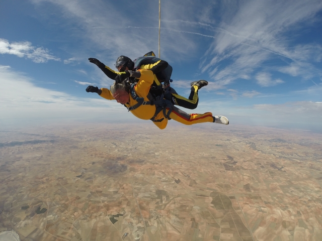 Parachute jump in teques 