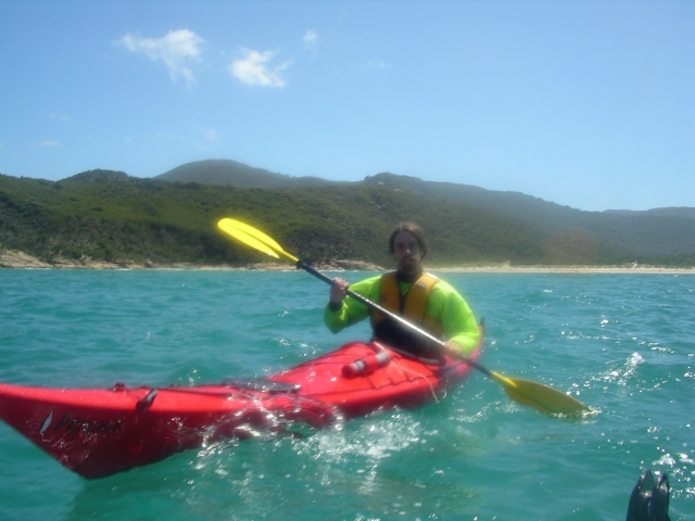  Ragazzo attrezzato per il kayak 
