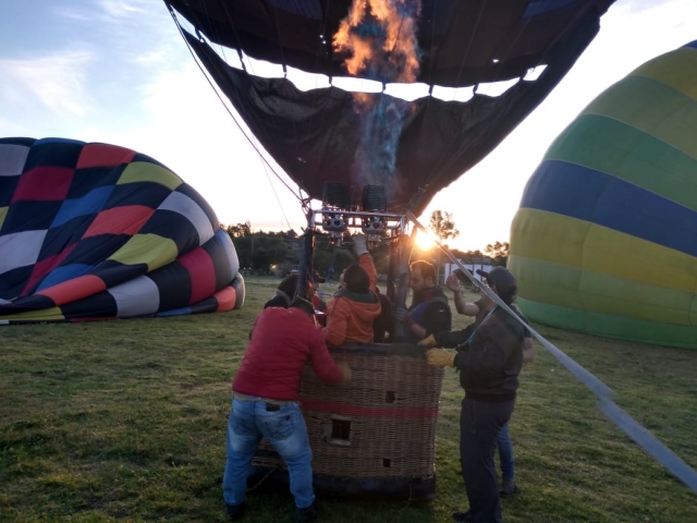  Decollo tra più palloncini