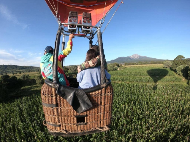  Landing embraced in the balloon 