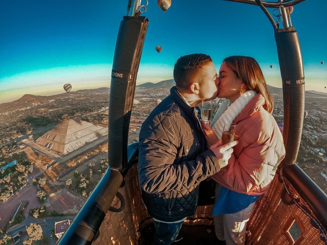  In Love in Globe 