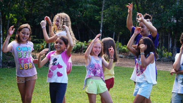  Dance and play 