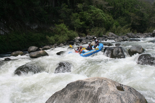 rafting con diversion en rio