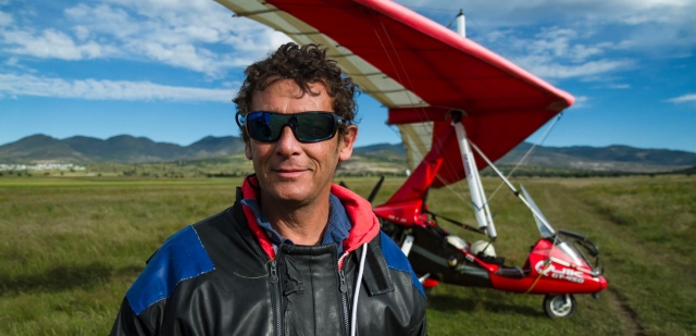 Pilot und Ultraleichtflugzeug 