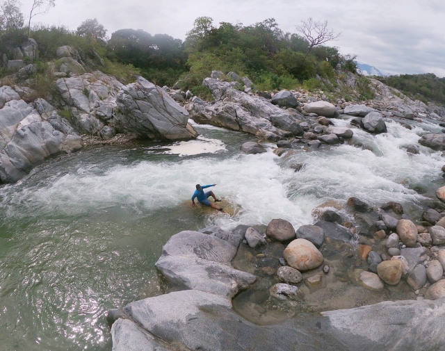 Aguas termales y rocas