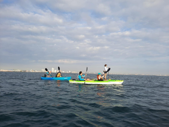 Remando en kayak