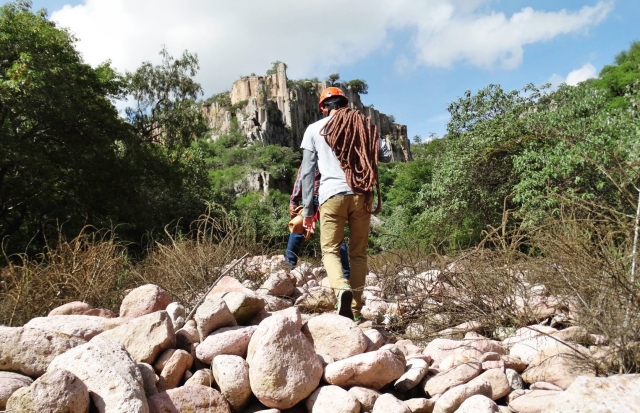  Trekking a Huichapan 