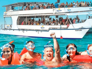 Catamarán en Los Cabos con snorkel, Niño Nacional
