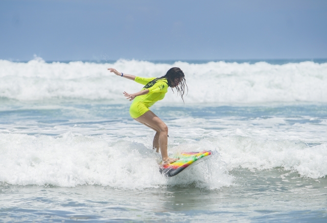  Surfing for women 