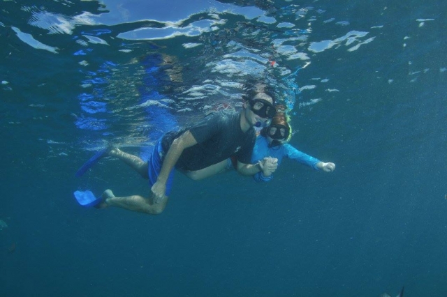  Swimming as a couple 