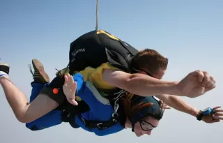 Salto paracaídas tándem en Tequesquitengo