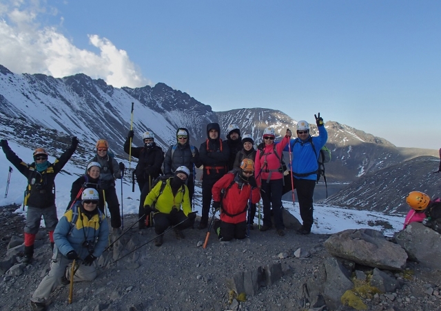  percorso verso la cima innevata