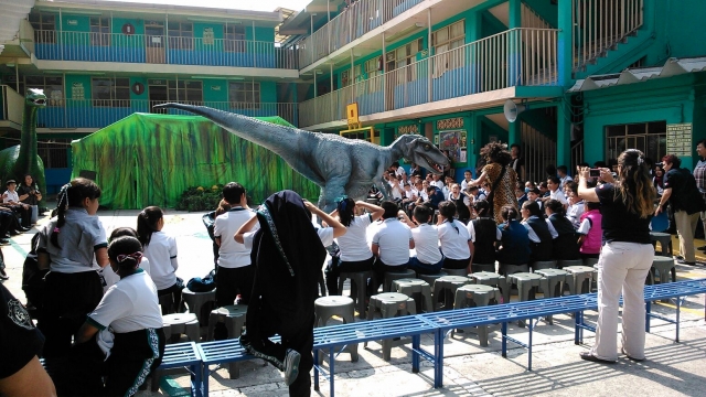 Party with dinosaurs 
