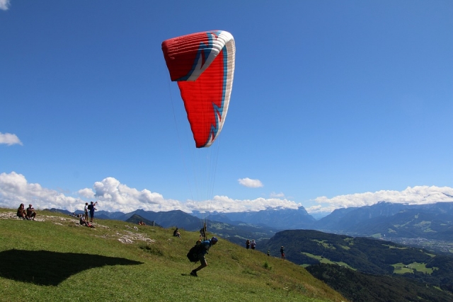  Goditi la giornata volando in parapendio