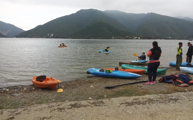  Kayak sulla diga