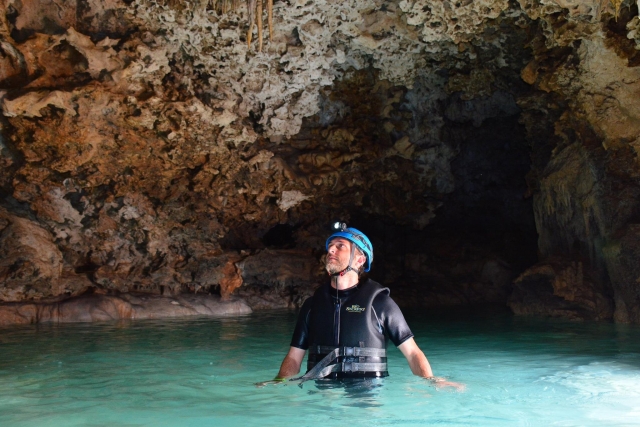  Fluss in der Grotte 
