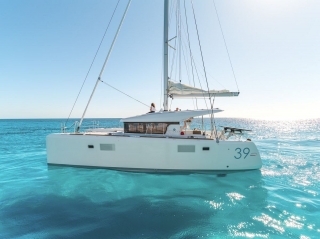 Catamaran for 15 PAX for 6 hours in Cozumel