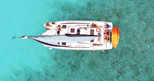 Touring catamaran 