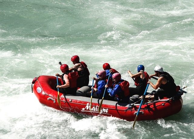 Rafting en el río la Jabalina
